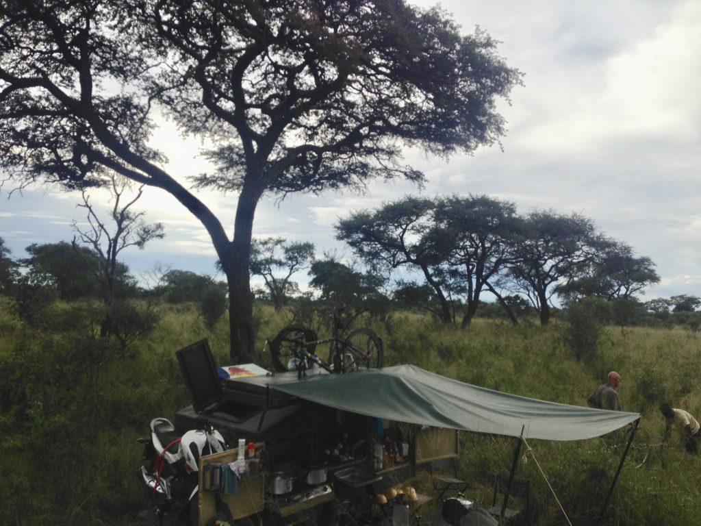 Botswana Bush Camp-El Mundo Safaris 